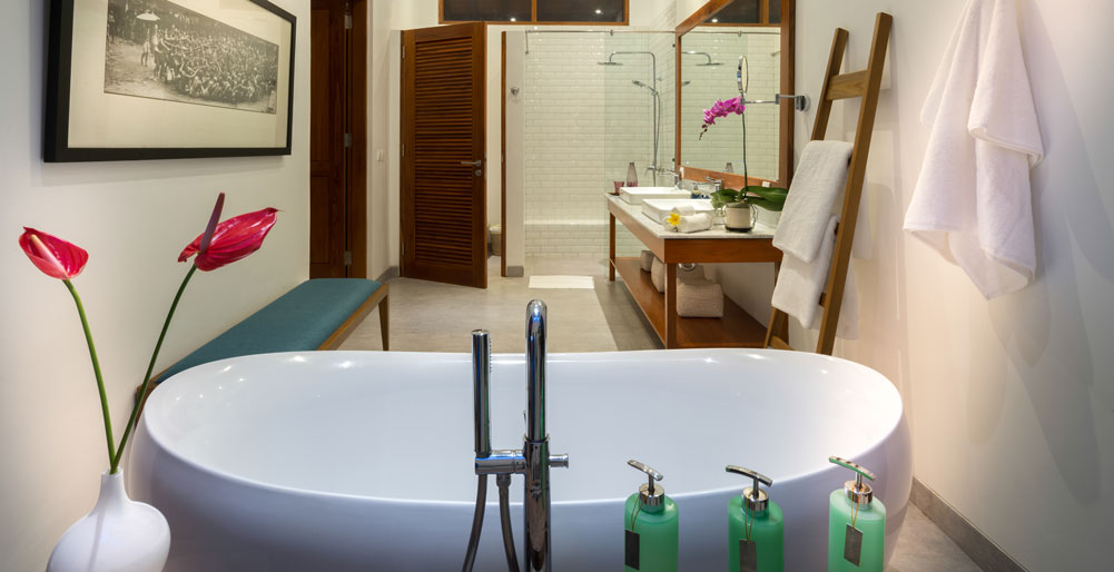 Sol y Mar - Relaxing bathroom with freestanding bathtub